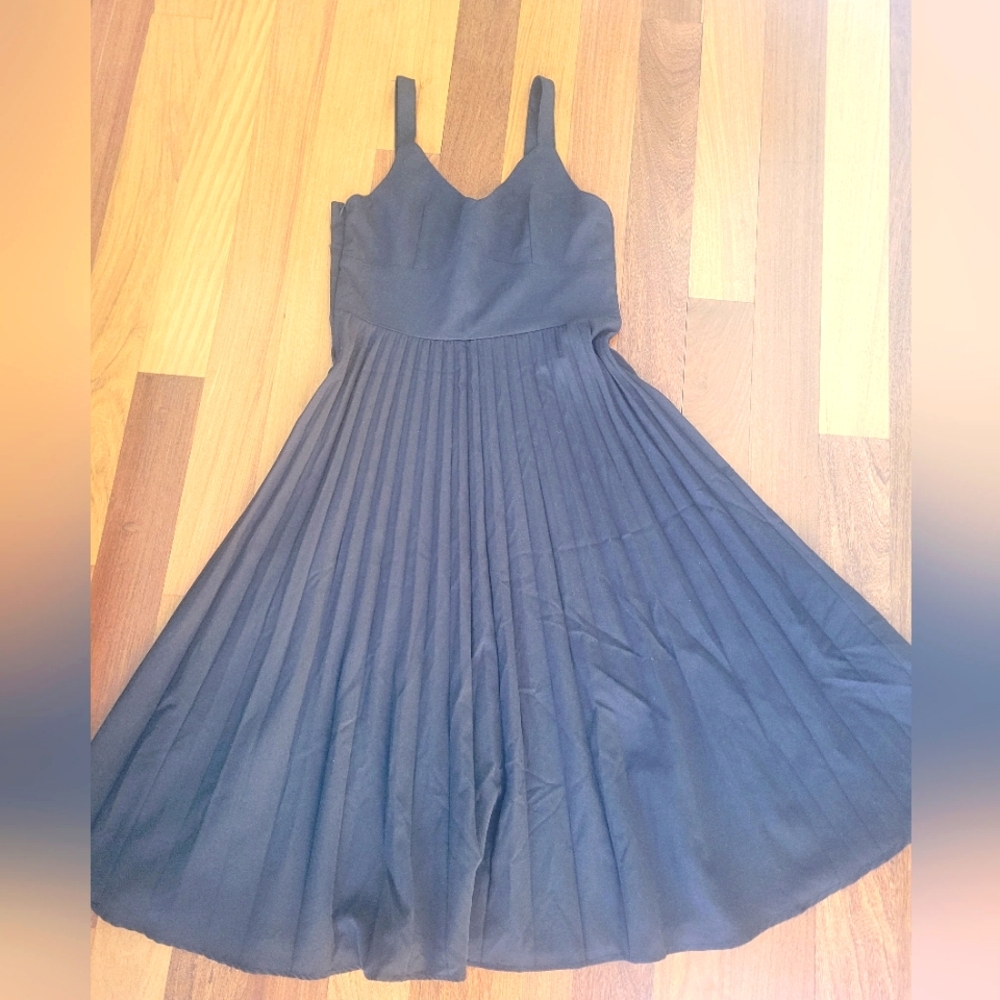 Classy pleated Dress size S